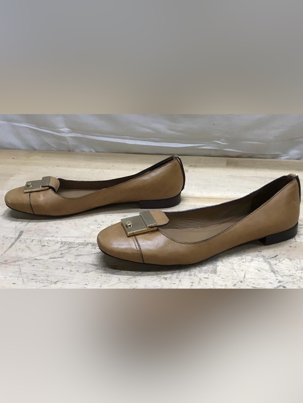 🛑 1 hour sale. Tory Burch Tan Leather Ballet Flats with Gold Buckle 9 - Picture 4 of 10